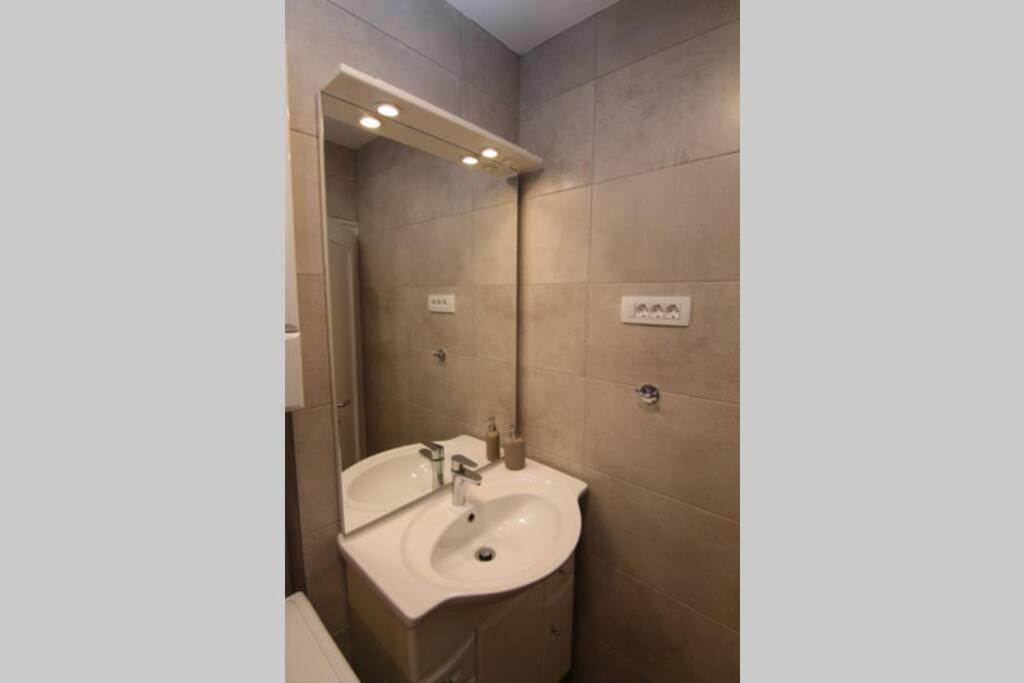 Fast Friend - Cozy Apartment In The Center With Private Garage Rijeka Dış mekan fotoğraf
